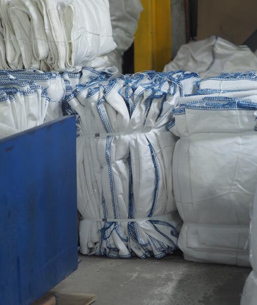 Упаковка, хранение и транспортировка жмыха в Биг-бегах.